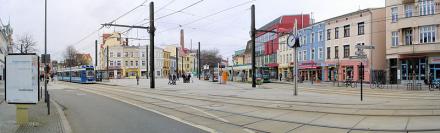 Panorama am Doberaner Platz: by Schiwago (CC BY SA Lizenz, aus Wikipedia)